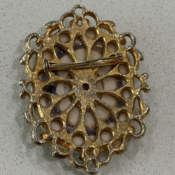 Large Cardinal Red Brooch - Picture 2 of 5